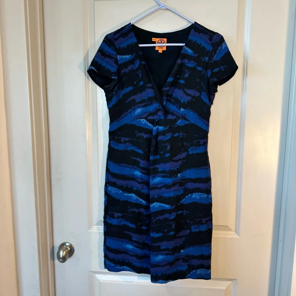 Tory Burch Kaoy Landscape Silk Blue & Black Knot Front V-Neck Shift Dress,Size 6